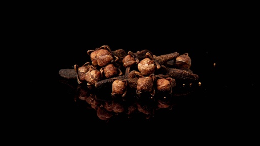 [233] CRAVO ENTEIRO MILHULLOA 35G